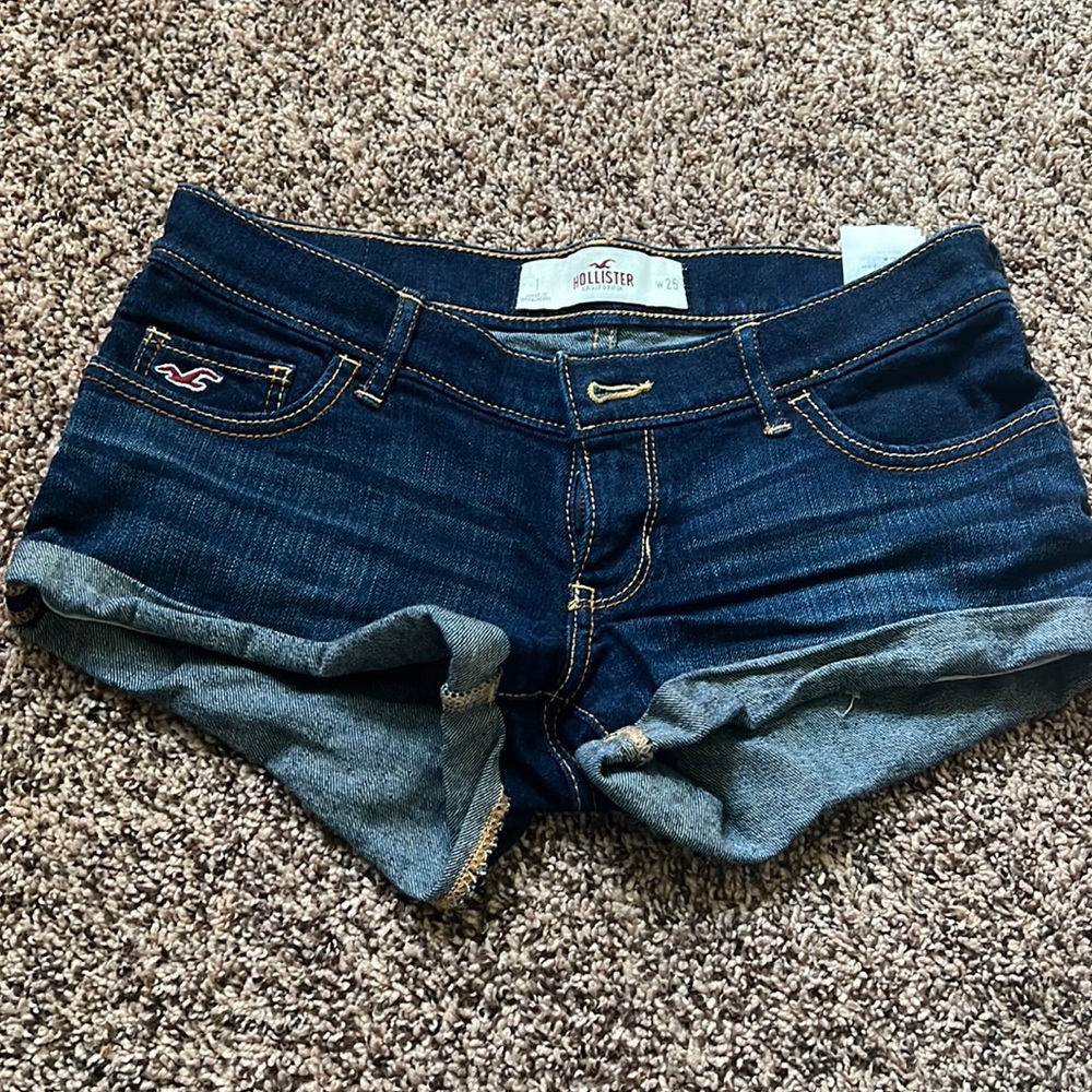 Hollister size 25